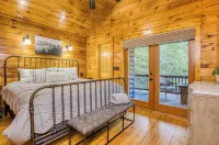 Riverfront - Hot Tub - kayaks - fire pits - 4 king beds - awesome views-wildlife