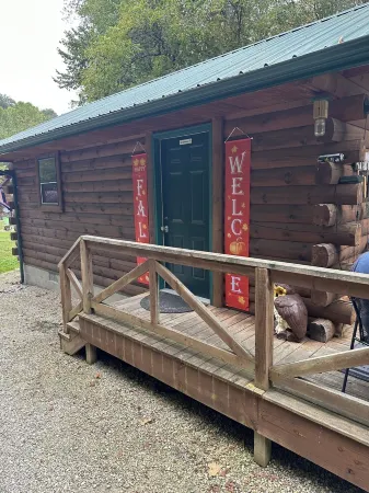 Cozy Cabin for Two Adults . No Room to ADD Extra . Cabin in the Woods w Hot Tub