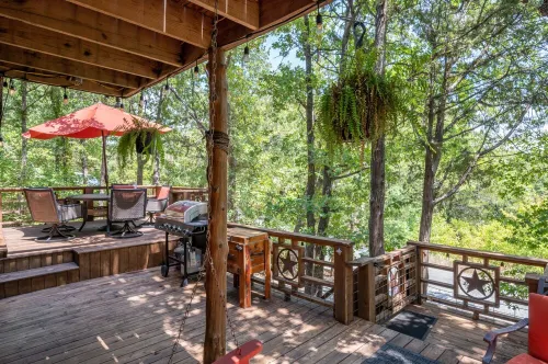 Enchanting Lake Texoma Cabin with Hot Tub