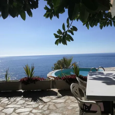Rent apartment with pool in natural setting