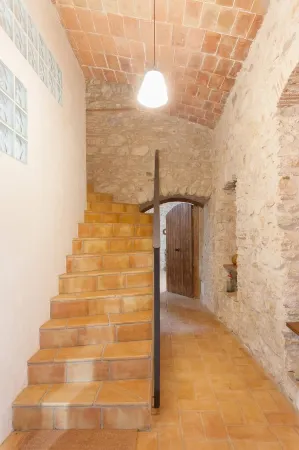 Can Feliu, Downstairs Apartment, Sant Daniel-girona Отели рядом с достопримечательностью «Parc de les Moreres»
