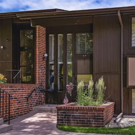 Family friendly Camp themed condo on Lake Como, minutes to downtown Lake Geneva
