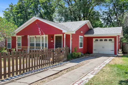La Casa Roja - Pet-Friendly - 3Br Home - Walk to Castle & Downtown Waco