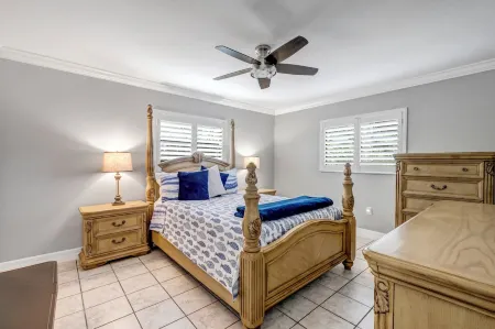 TROPICAL FAMILY OASIS ON CANAL-PET FRIENDLY Отели рядом с достопримечательностью «Кидстар Парк»