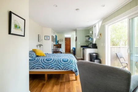 Haven in the trees, minutes from hiking trails Отели рядом с достопримечательностью «Национальная зона отдыха Голден Гейт»