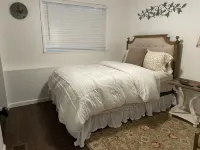 Chic cabin-New listing, low cleaning fees, early check-in/pay in 2 payments!