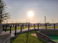 The Place to Be !! Walk 2 Beach, Restaurants, Activities