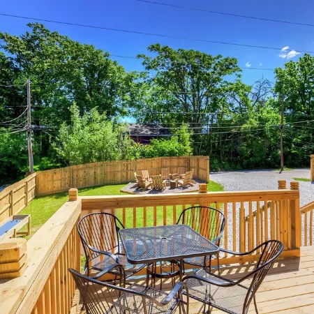 "The Hay Loft" - Hot Tub - Game Room - Fire Pit - Office - Family FUN