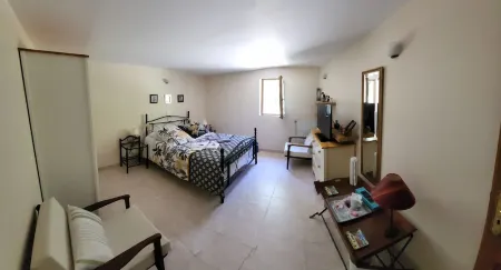 2 steps from the historic center, pleasant, quiet gite with beautiful saltwater swimming pool