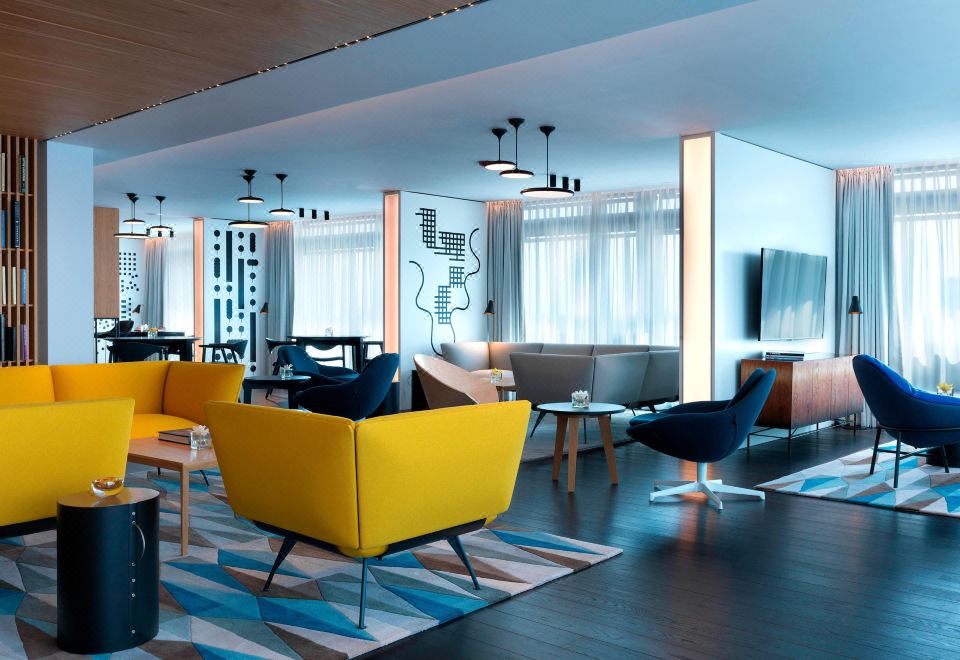 르네상스 바르샤바 에어포트 호텔의 스파 또는 수영장 사진