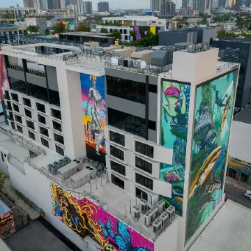 Moxy Miami Wynwood Отели рядом с достопримечательностью «Музей оружия и тир Lock & Load»
