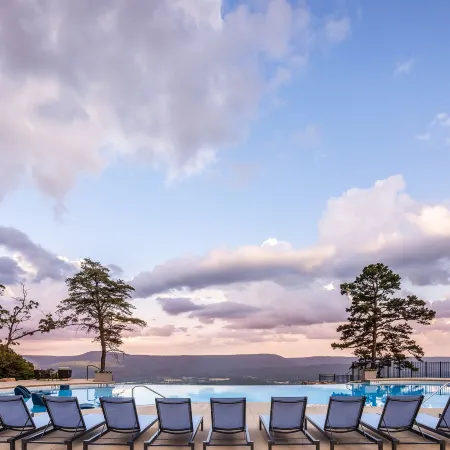 Cloudland at McLemore Resort Lookout Mountain, Curio by Hilton