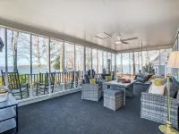 Ultimate Family Lakehouse- wide water views! Hotels in Stanly County