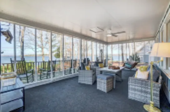 Ultimate Family Lakehouse- wide water views!