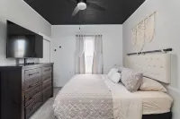 1921 Winter Garden home 22 min from Magic Kingdom & 15 min walking to Plant ST
