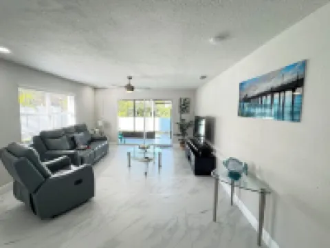 Charming  Two bedroom house near Beaches and Tampa Bay attractions. Hotels in Oldsmar