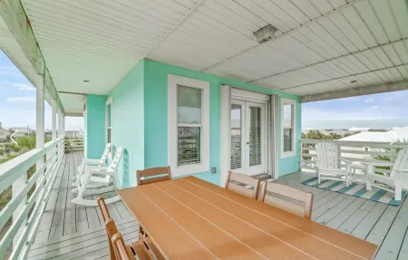 Private home! Heated Community pool and Private beach! Отели рядом с достопримечательностью «Наварр Бич Си Тертл Консервейшен Сентер»