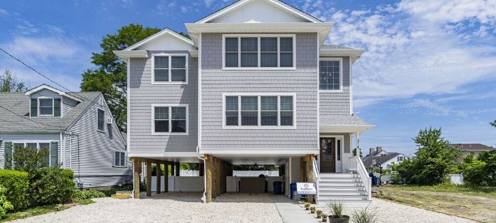7 Bed/4 Bath, Salt Water Pool, Walk to beach/boardwalk Hotels in Point Pleasant Beach