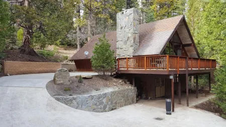 Spacious, 3BR/3Ba, A/C, EV charger, game room, pool table, 2 miles from Yosemite Отели рядом с достопримечательностью «Тенайя Лодж эт Йосемити»