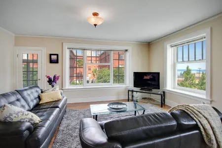 Historic Stadium Area Vacation Rentals!