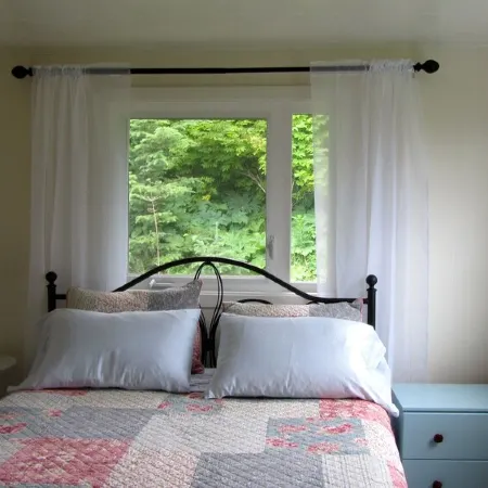 Historic HomeComfort, Convenience, and Views!
