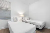 Sombrero Siesta: Heated Pool & Stunning Canal Views