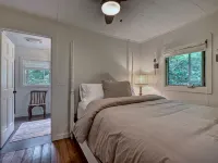 Broadleaf Cottage in Mirror Lake Area of Highlands Hotels in Highlands