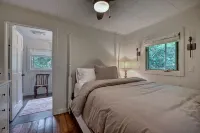 Broadleaf Cottage in Mirror Lake Area of Highlands