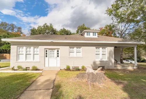 6 Bed Cloverdale Charm w/ 2 Kitchens & Large Yard