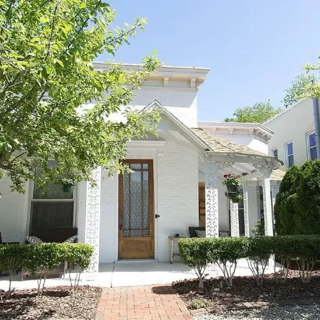 Bungalow on Main!!
