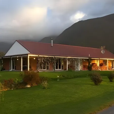 Misty Peaks Guesthouse