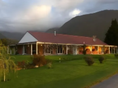 Misty Peaks Guesthouse