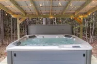 Cozy Acadia Hideaway with Hot Tub Hotels in Tremont