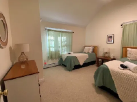 Private, Spacious Lakefront Home: Mooring & Floating Dock & Walk to Quaint Town