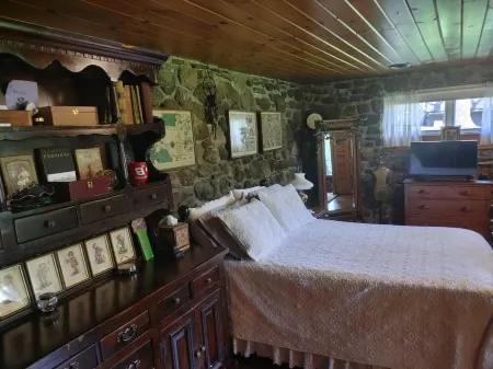 Stonewall cottage Отели в г. Уэбстер