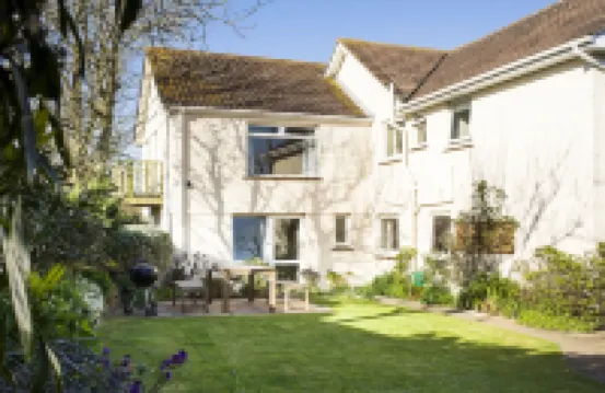 Longships Apartment - two bedroomed apartment within a 15 min walk of the beach.