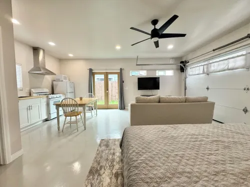 Renovated studio 15 minutes from downtown San Diego