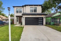 King Bed with Hot Tub, PS4, FirePit, BBQ, Large yard, Garage! Hotel in zona Patriot Soccer Field
