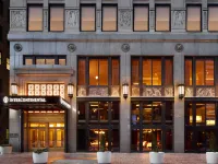 InterContinental Hotels INDIANAPOLIS by IHG Hotel berhampiran Dataran Monumen