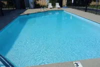 Howard Johnson by Wyndham Clarksville Tennessee - Swimmingpools