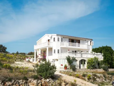 Suzi Hotels near Šarića Kotelja
