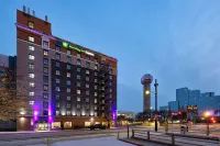 Holiday Inn Express Dallas Downtown Hotel berhampiran Western Heights Cemetery