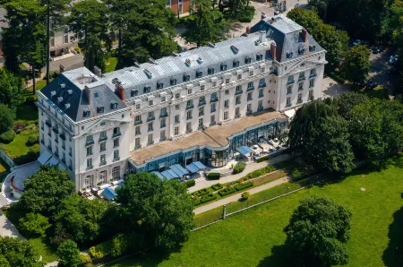 Waldorf Astoria Versailles - Trianon Palace Отели в г. Ле Шене-Рокенкур