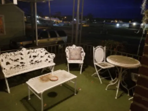 Clean and spacious house in downtown Fayetteville 林肯縣酒店