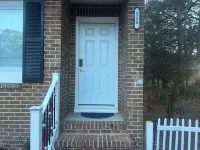 Charming 2 bedroom, 2 bath townhome located in Portsmouth, Simple and elegant!!