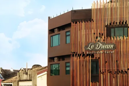Le Dream Boutique Hotel Отели рядом с достопримечательностью «Hean Boo Thean Temple»