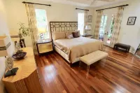 Relax and Play: Private Pool, Hot Tub, Tennis, Basketball on 1 acre in Sarasota.