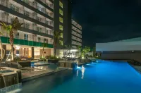 Dalton Hotel Makassar - Pools