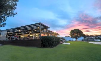Huskisson Hotel