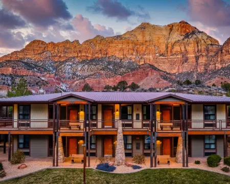 เรด คลิฟส์ ลอดจ์ ไซออน, อะ ทริบิวต์ พอร์ตโฟลิโอ โฮเทล - แมริออท บอนวอย โรงแรมในสปริงเดล